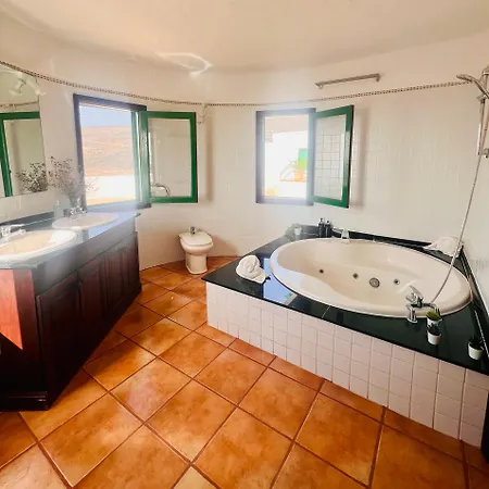 فيلة La Asomada Moon Lanzarote تياس